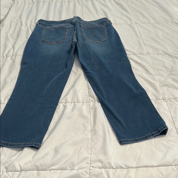 Sonoma Women’s Stylish Denim Capris - Picture 3 of 4